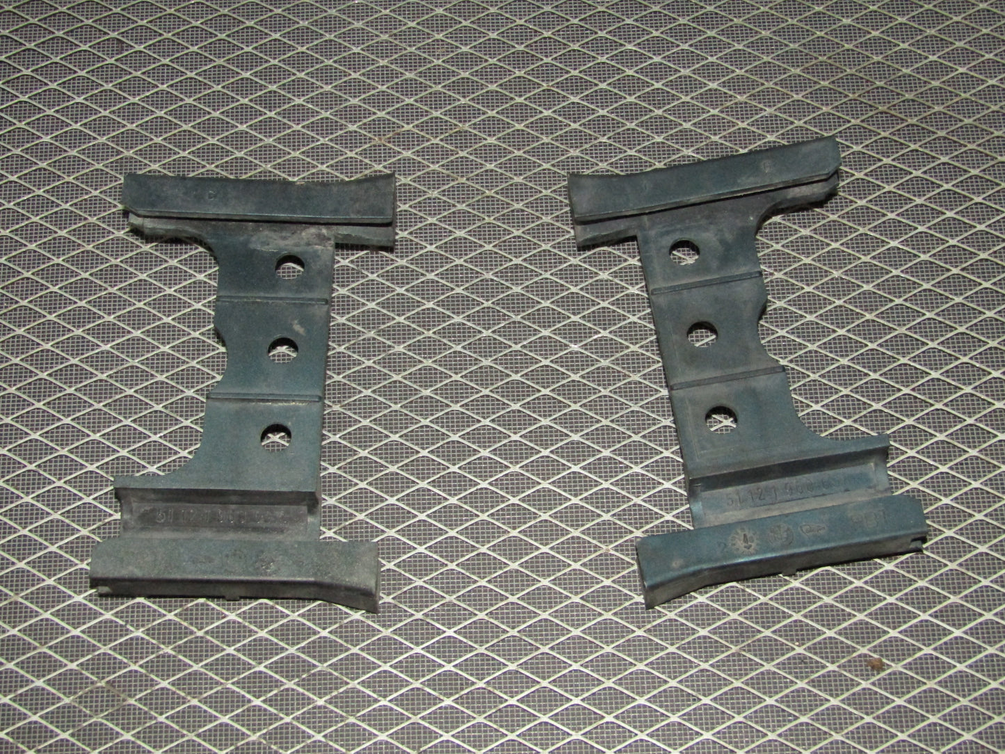 92 93 94 95 BMW 325 OEM Rear Bumper Mounting Bracket