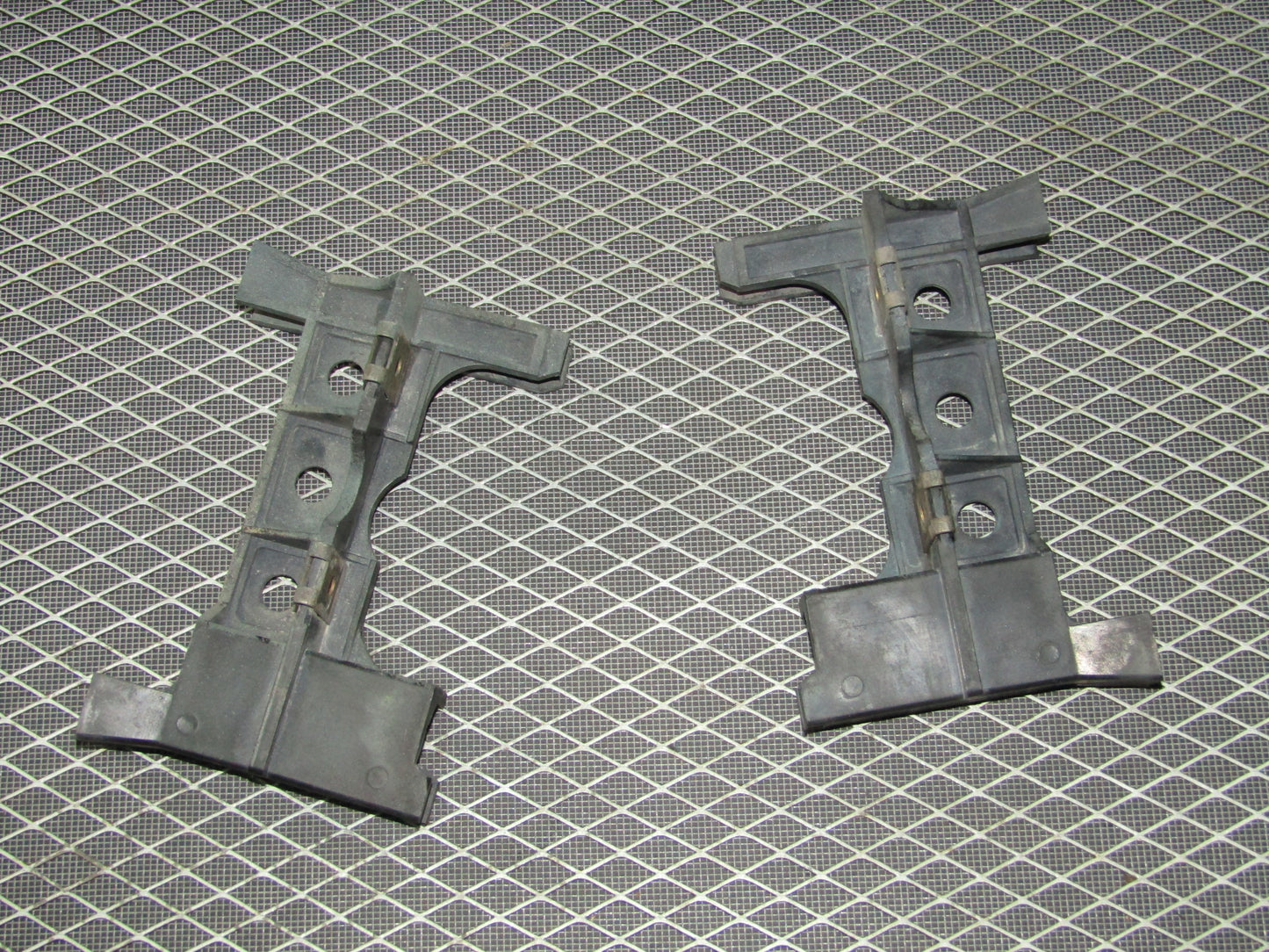 92 93 94 95 BMW 325 OEM Rear Bumper Mounting Bracket