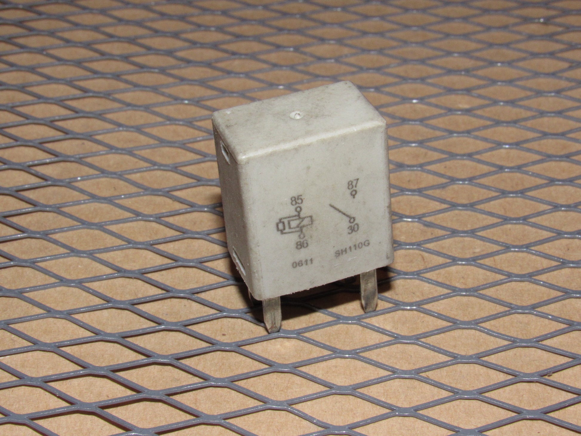 Universal Relay 0611 SH110G - 4 Prongs