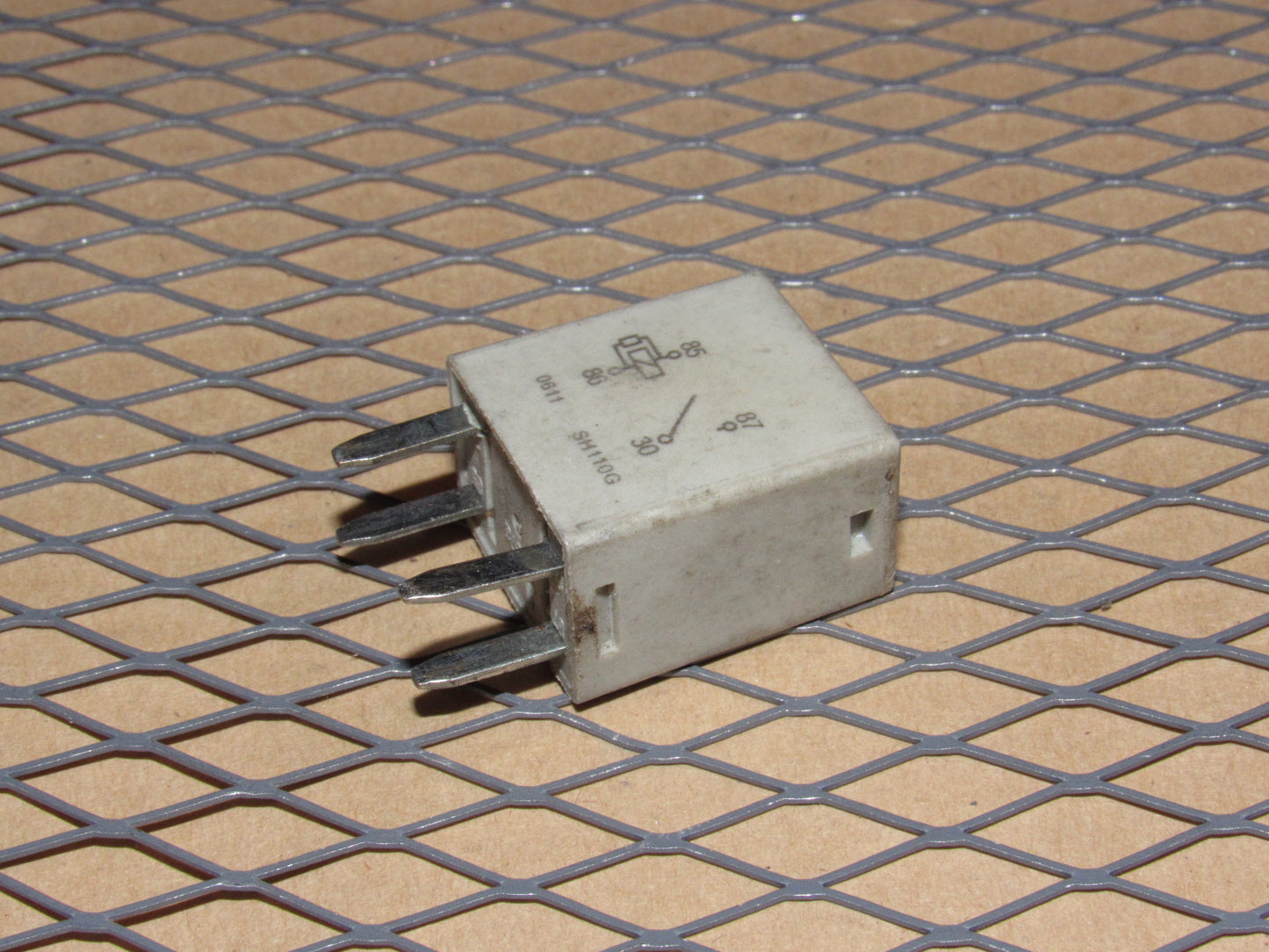 Universal Relay 0611 SH110G - 4 Prongs