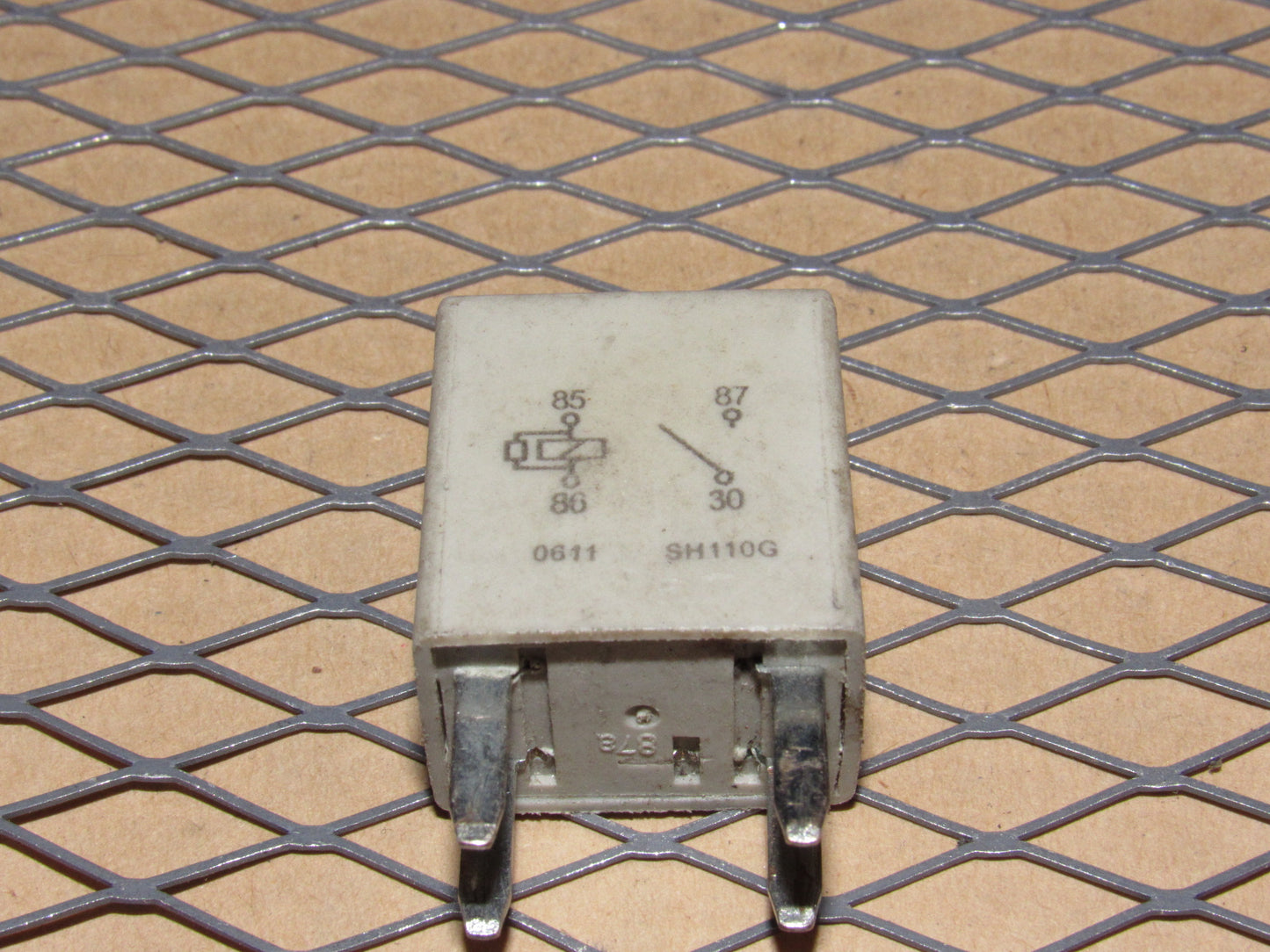 Universal Relay 0611 SH110G - 4 Prongs