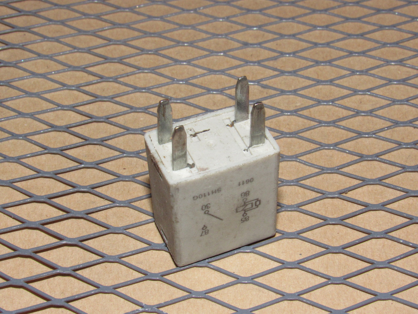 Universal Relay 0611 SH110G - 4 Prongs