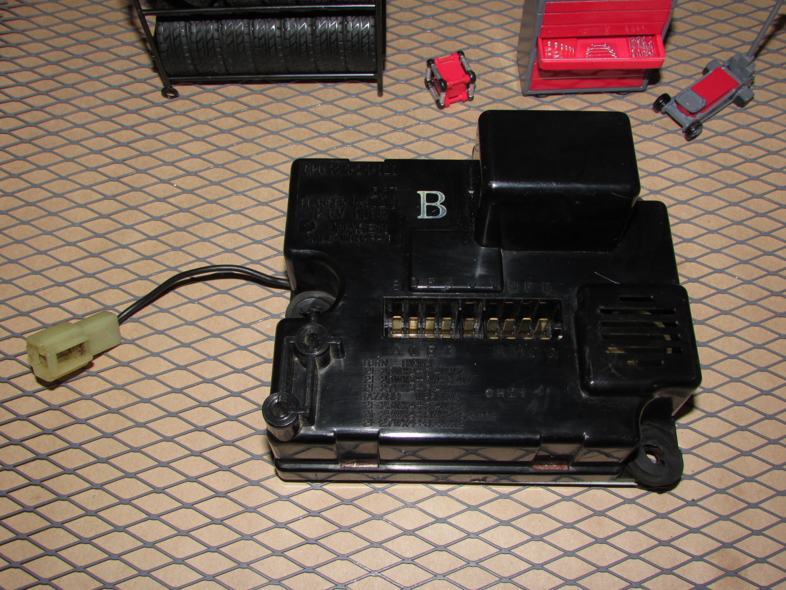 81 82 83 84 85 Mazda RX7 OEM Flasher Relay Unit 3213-213-020