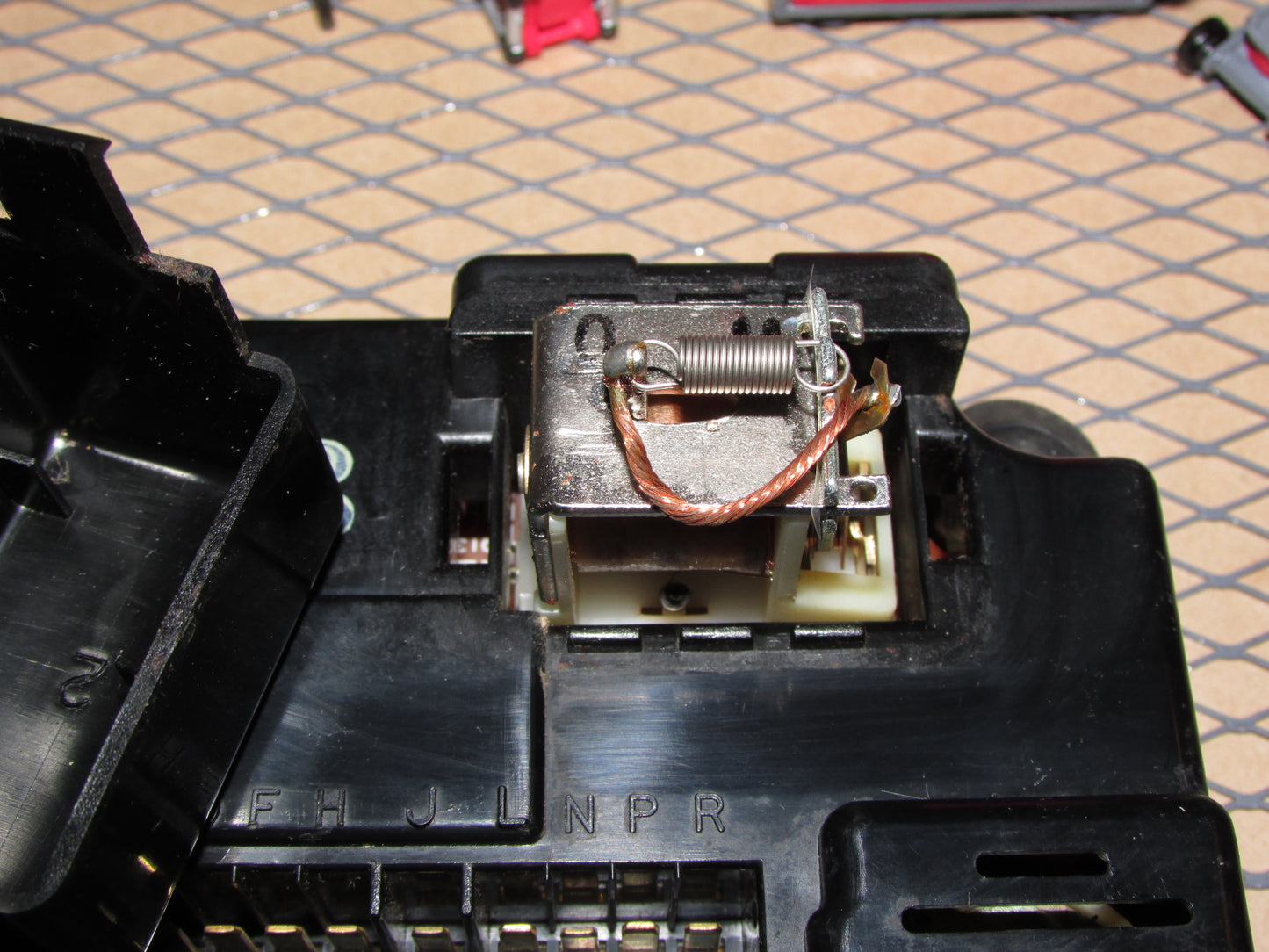 81 82 83 84 85 Mazda RX7 OEM Flasher Relay Unit 3213-213-020