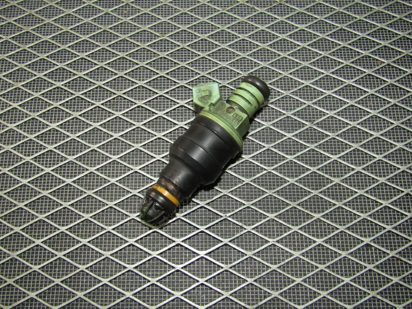 92 93 94 95 BMW 325 OEM Fuel Injector - 2.5L