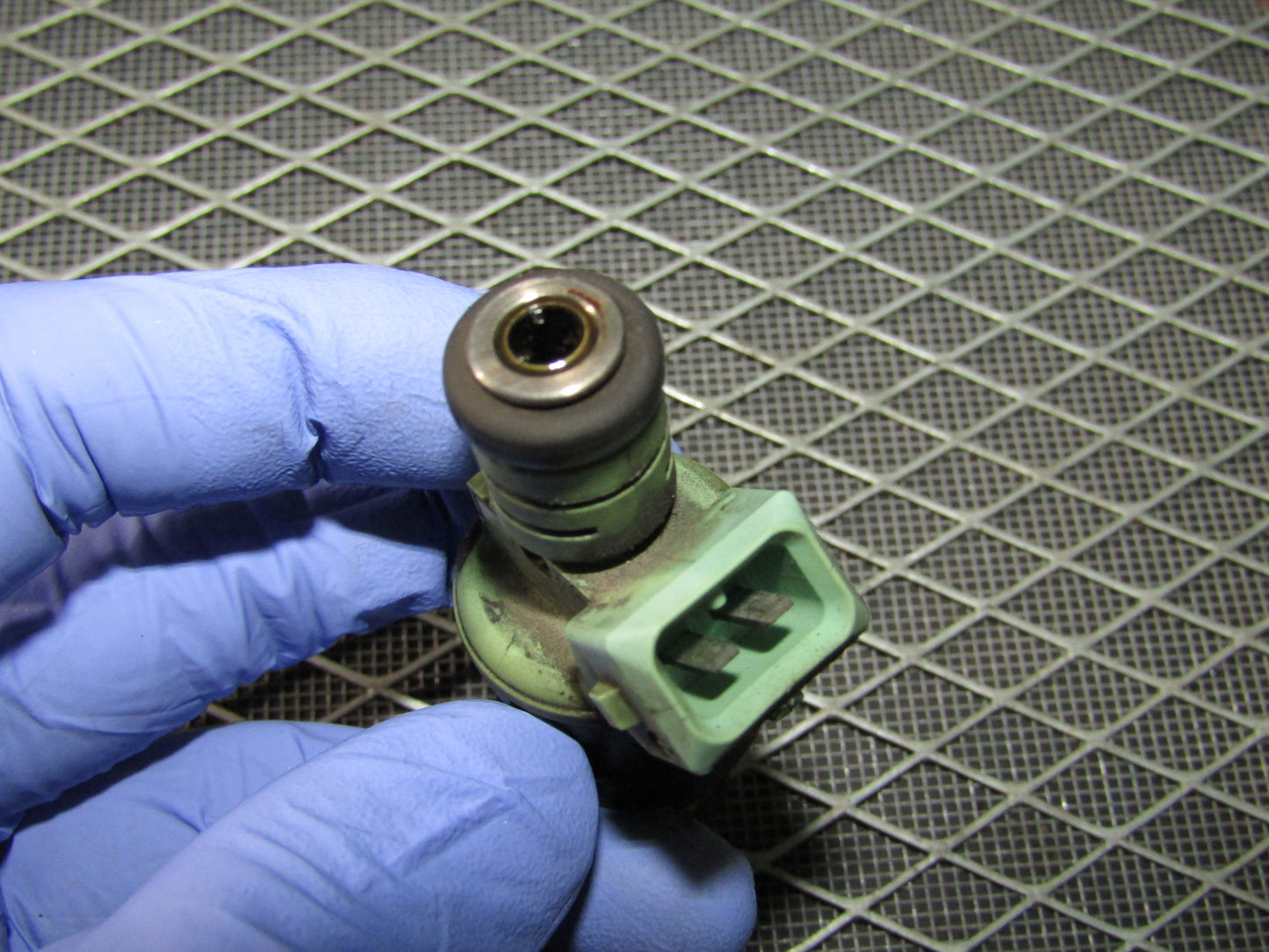 92 93 94 95 BMW 325 OEM Fuel Injector - 2.5L