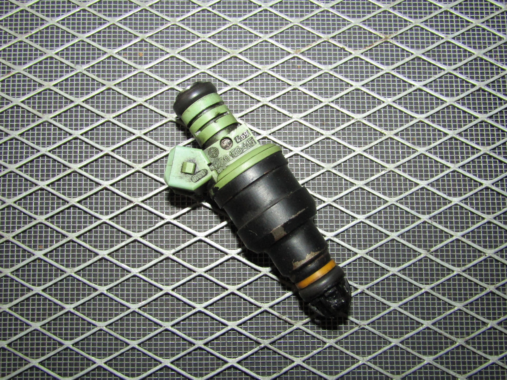 92 93 94 95 BMW 325 OEM Fuel Injector - 2.5L