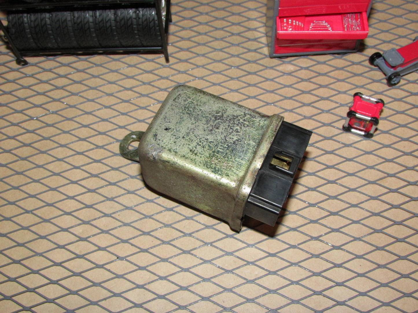 81 82 83 84 85 Mazda RX7 OEM Auto Power Antenna Relay - FA0167740