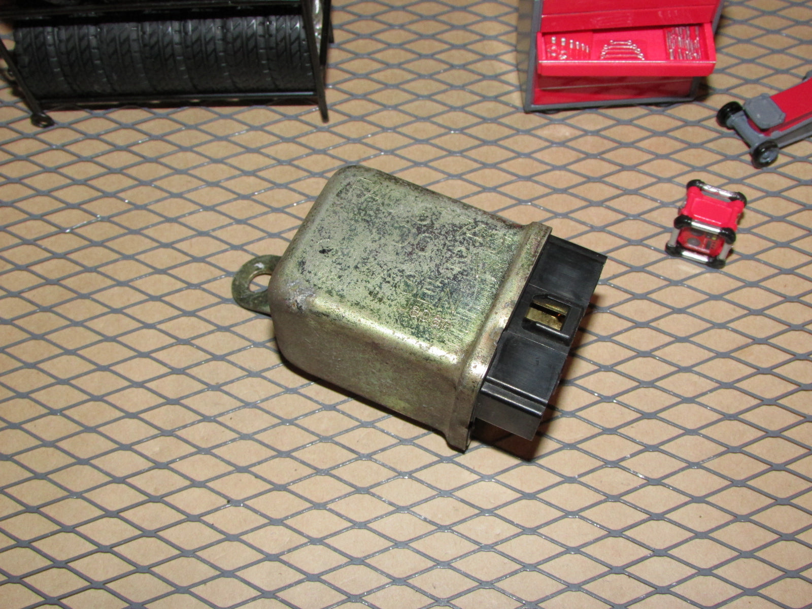 81 82 83 84 85 Mazda RX7 OEM Auto Power Antenna Relay - FA0167740