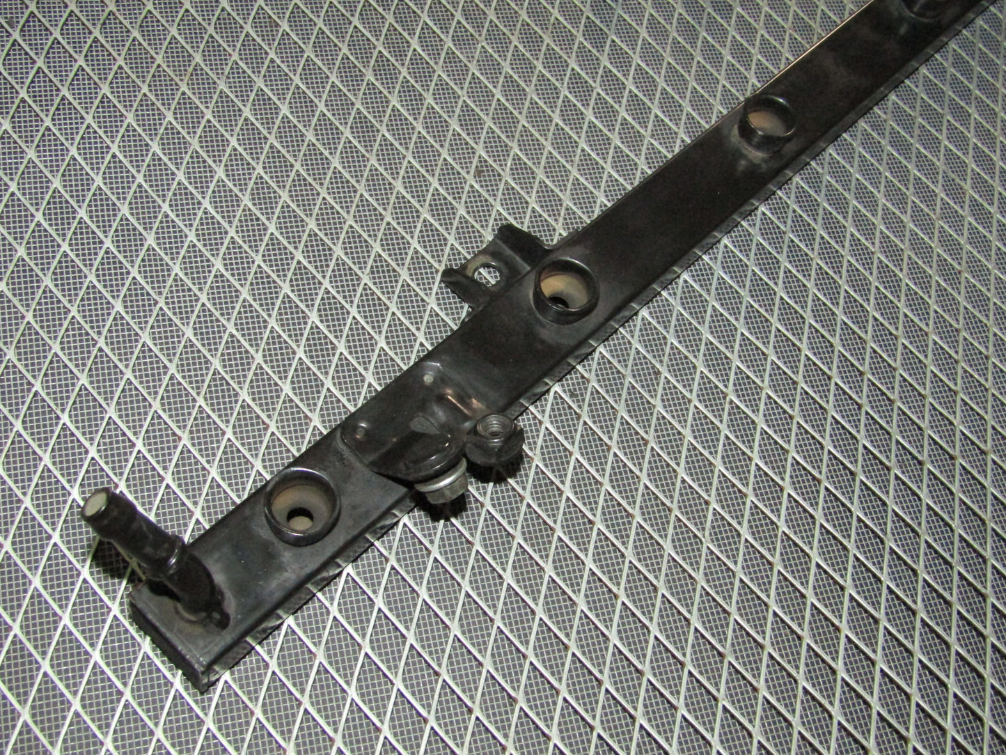 92 93 94 95 BMW 325 OEM Fuel Rail & Regulator - 2.5L