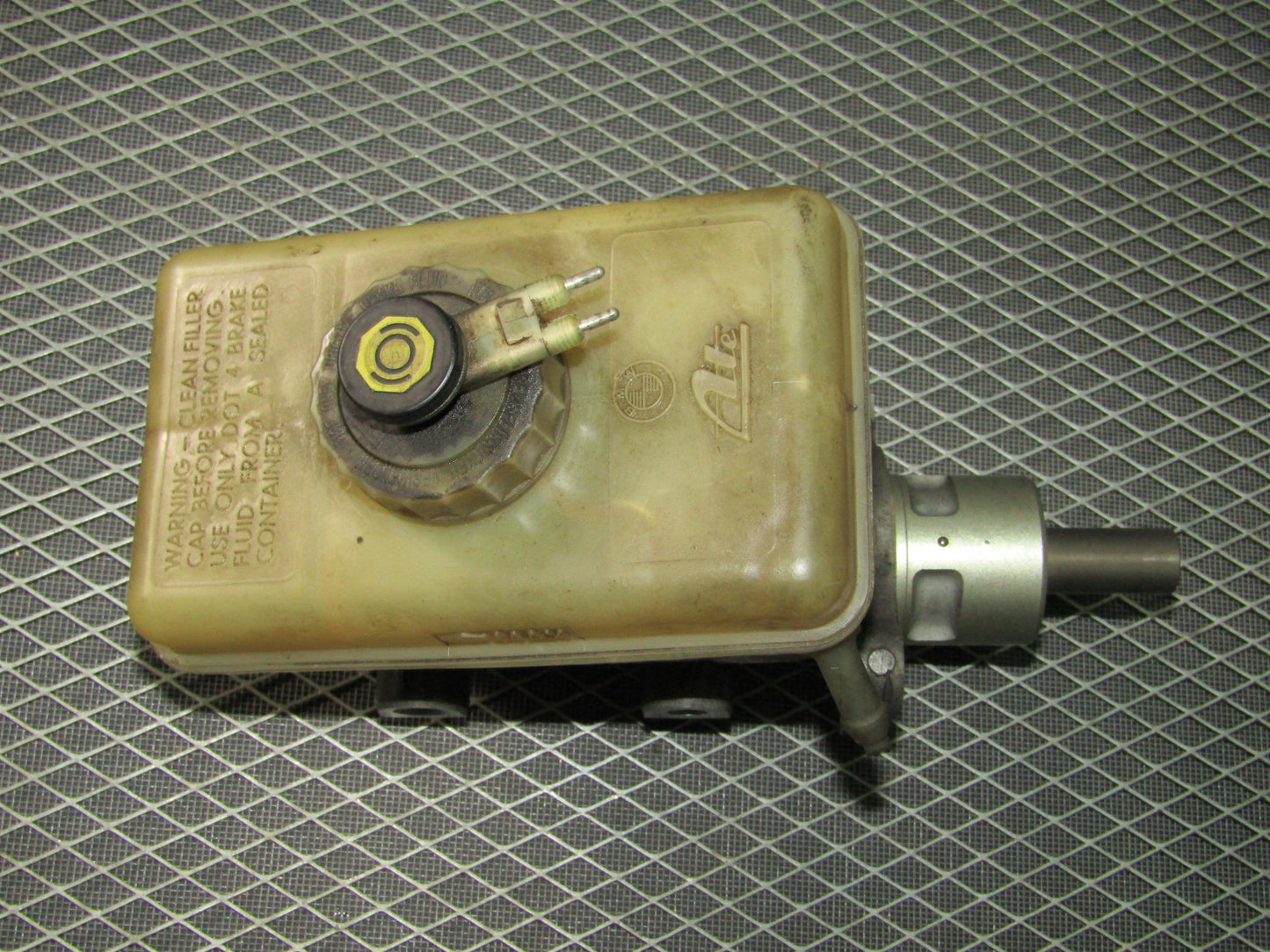 92 93 94 95 BMW 325 OEM Brake Master Cylinder