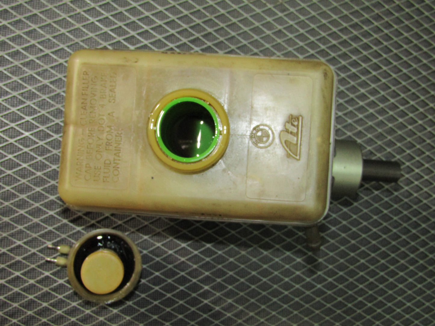 92 93 94 95 BMW 325 OEM Brake Master Cylinder