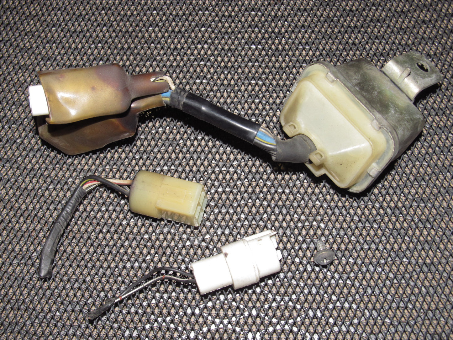 89 90 91 Mazda RX7 OEM N350 Fuel Pump Relay - 061000-1130 - NA