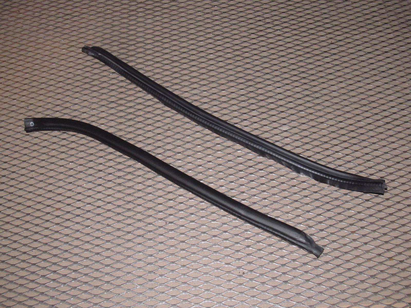 94 95 96 97 Mitsubishi 3000GT OEM Door Belt Line Moulding Stripping - Left