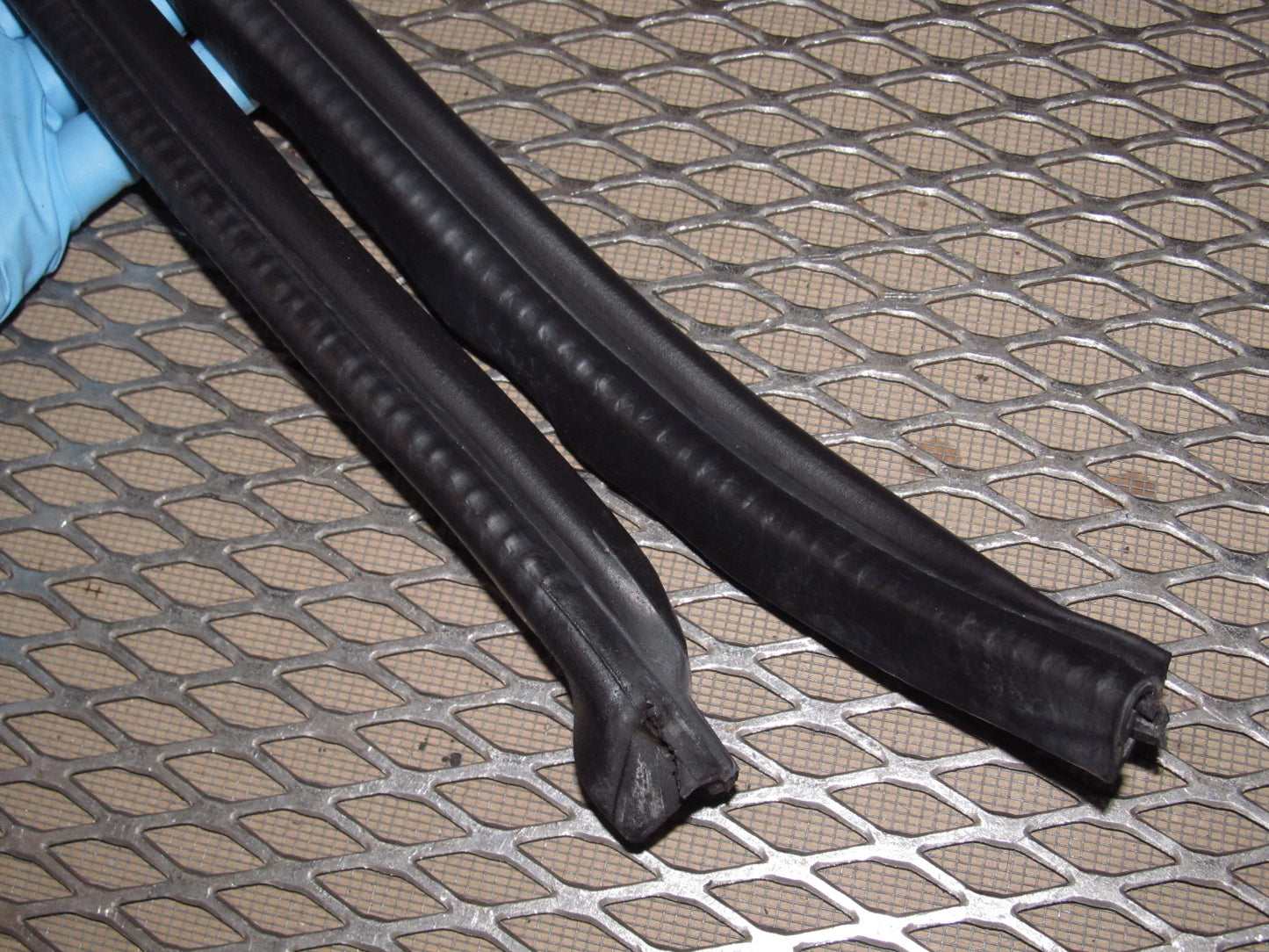 94 95 96 97 Mitsubishi 3000GT OEM Door Belt Line Moulding Stripping - Left
