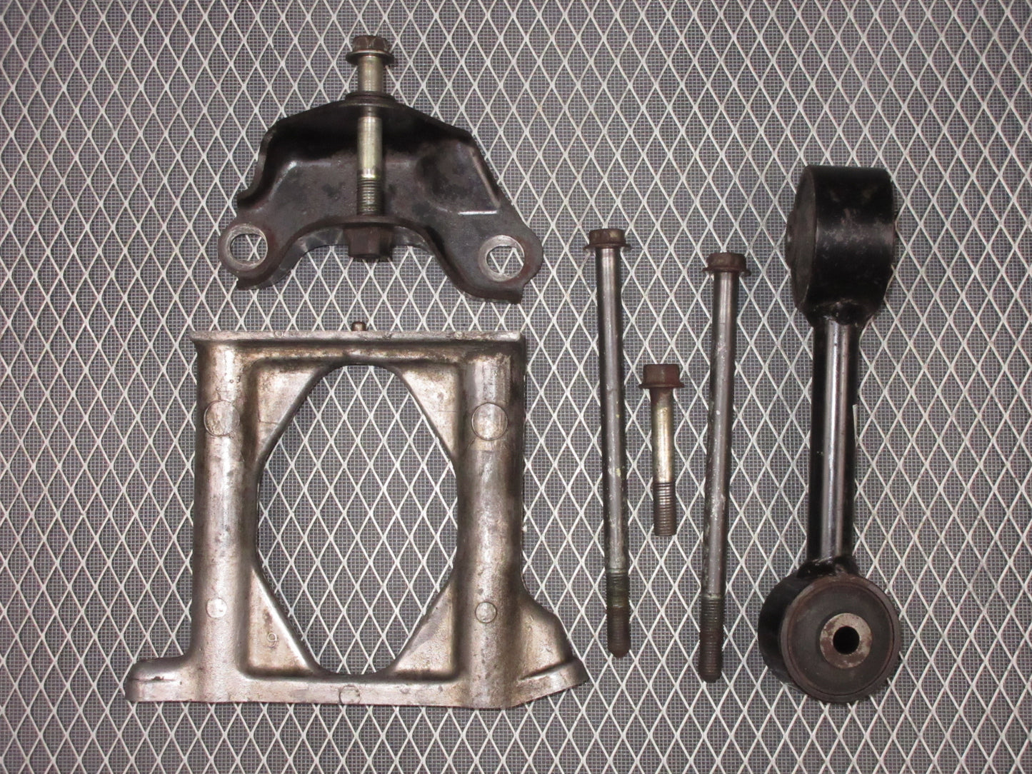 92 93 Lexus ES300 OEM Engine Motor Mount & Bracket - Right