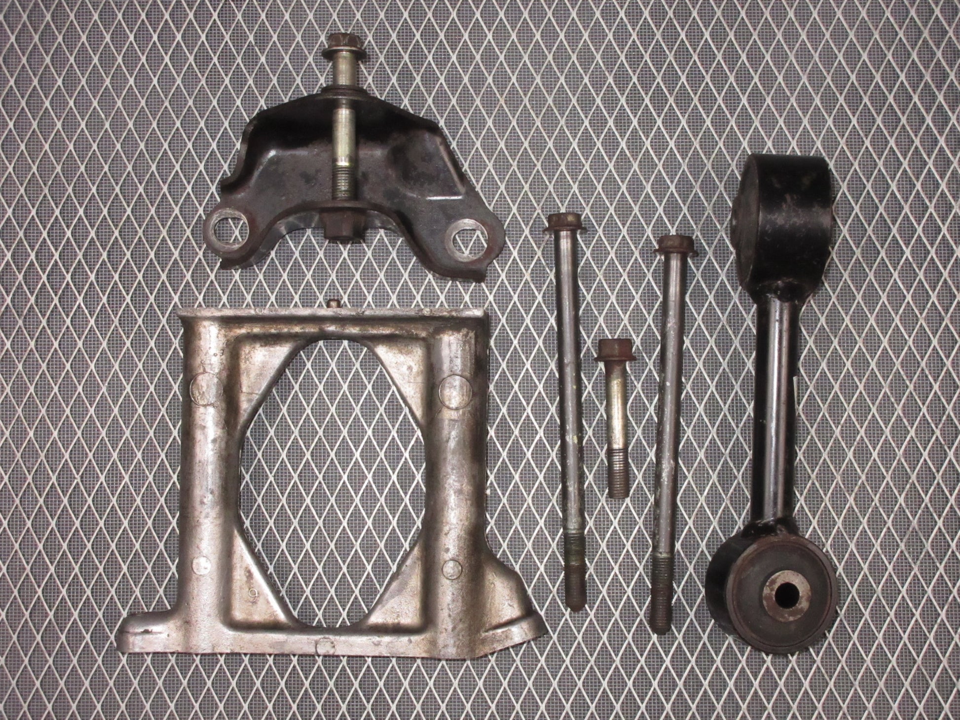 92 93 Lexus ES300 OEM Engine Motor Mount & Bracket - Right