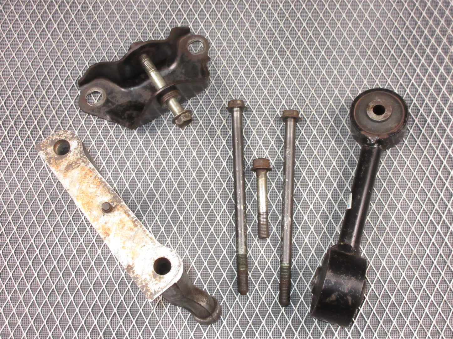 92 93 Lexus ES300 OEM Engine Motor Mount Bracket - Right