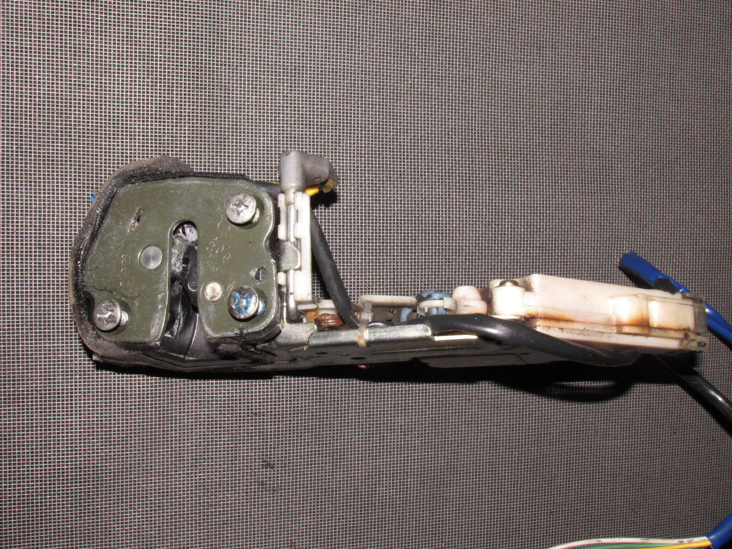 90 91 92 93 94 95 96 Nissan 300zx OEM Door Latch & Actuator - Right