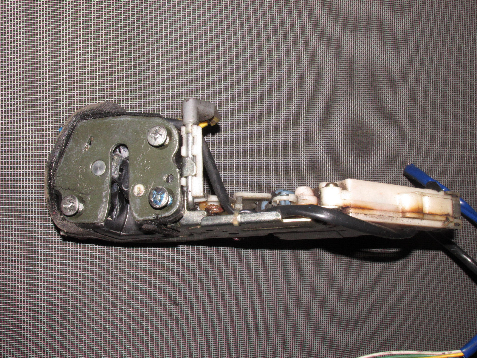 90 91 92 93 94 95 96 Nissan 300zx OEM Door Latch & Actuator - Right