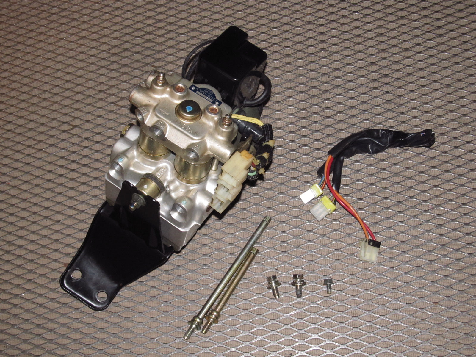 90-96 Nissan 300zx OEM ABS Motor Actuator - 47600-30P01