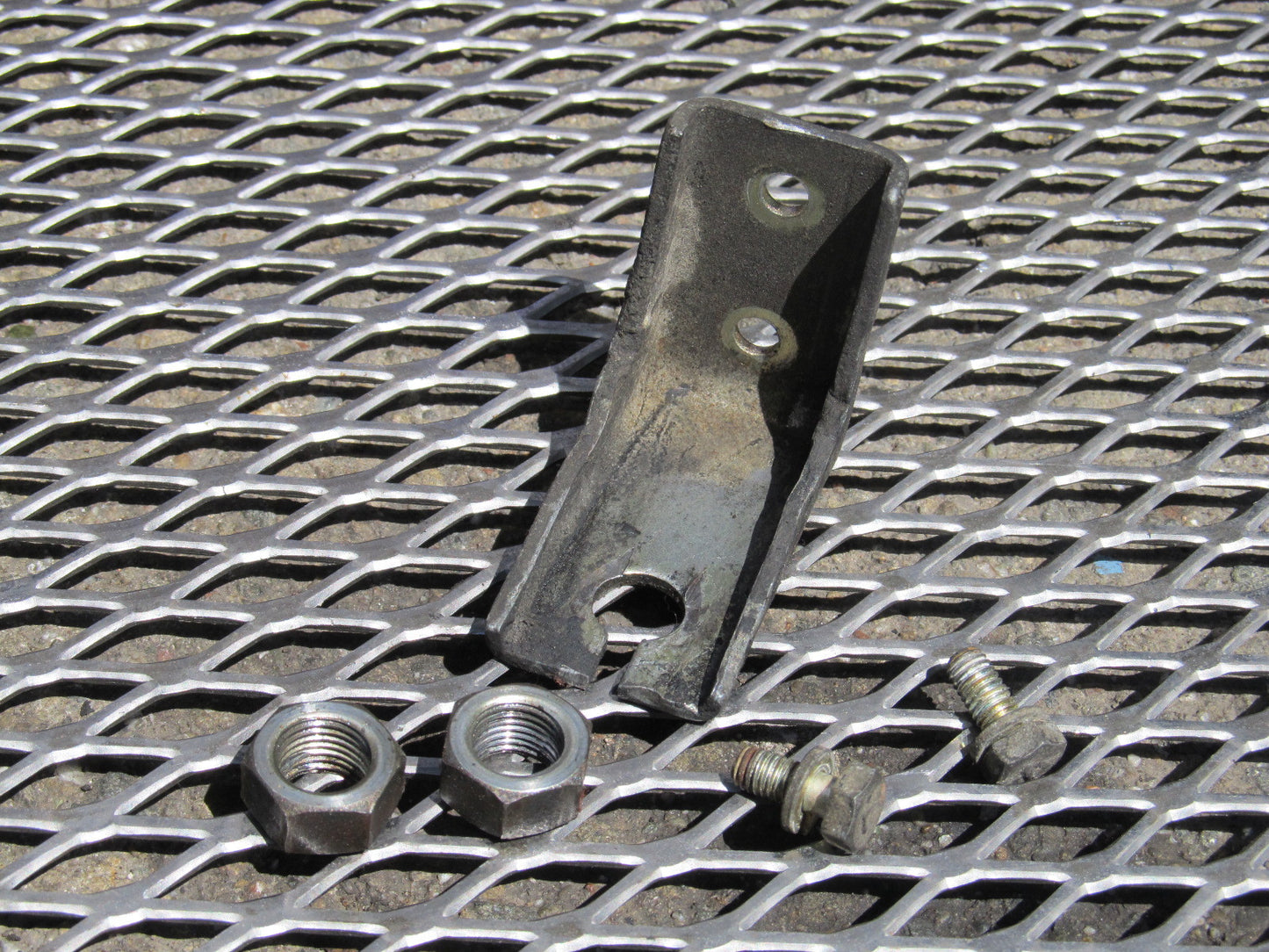 72 73 Datsun 240z OEM Rear Spindle & Control Arm Assembly - Right