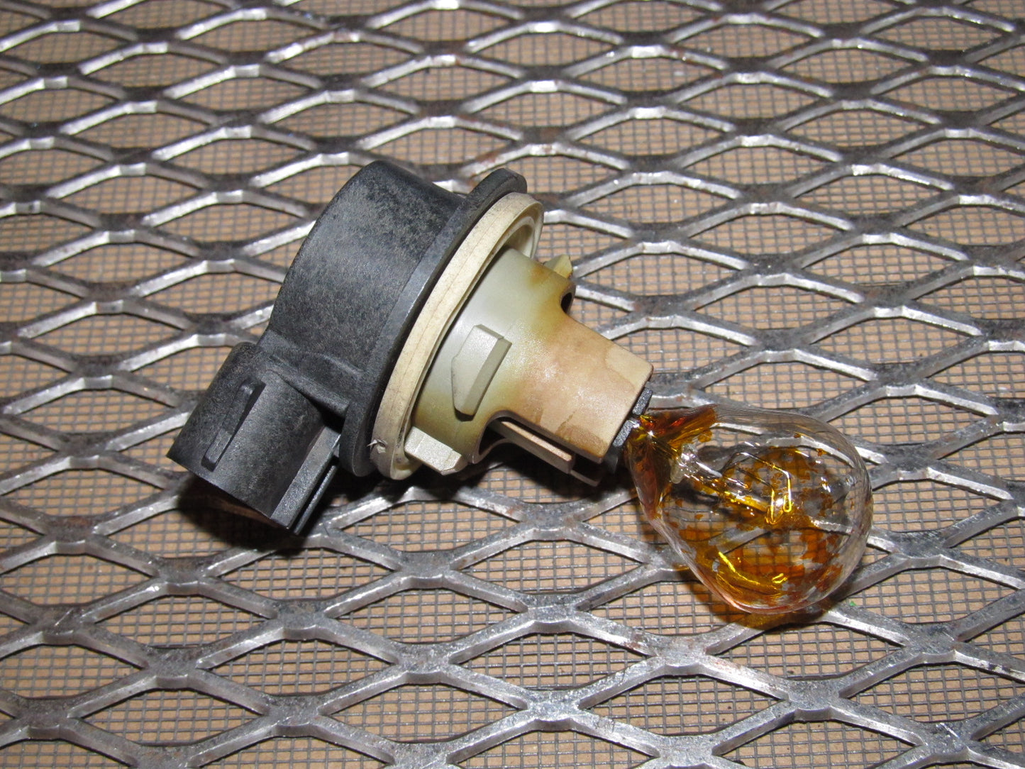 99 00 01 02 03 04 Ford Mustang OEM Front Turn Signal Light Bulb Socket