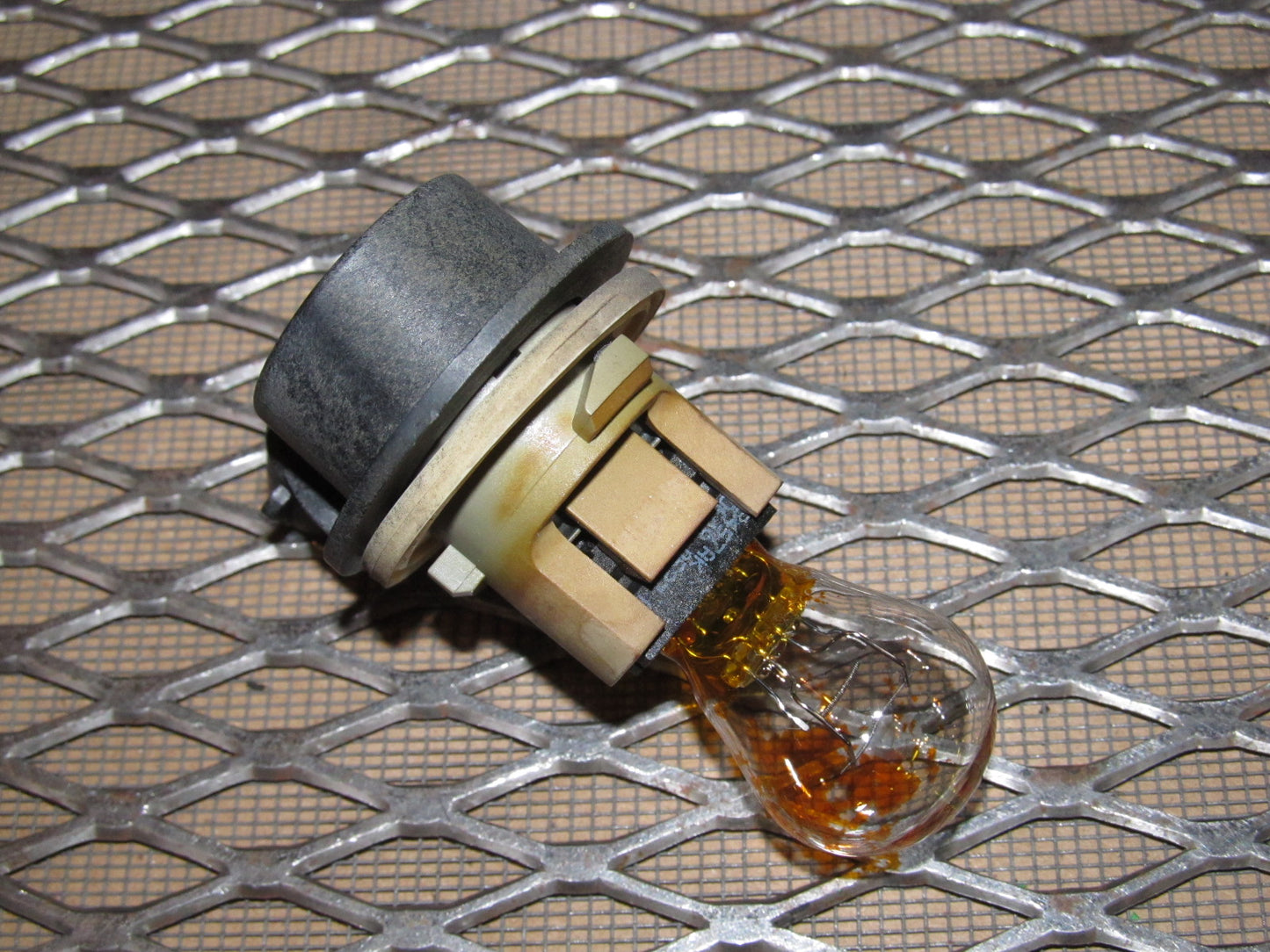 99 00 01 02 03 04 Ford Mustang OEM Front Turn Signal Light Bulb Socket