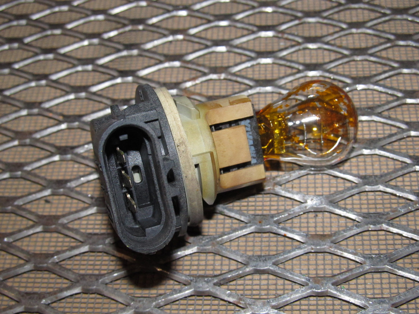 99 00 01 02 03 04 Ford Mustang OEM Front Turn Signal Light Bulb Socket