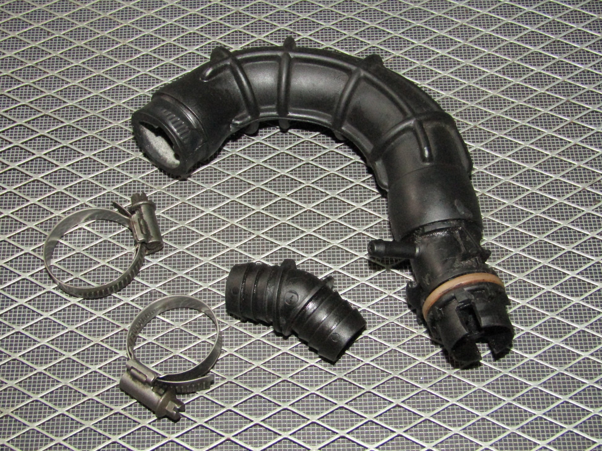92 93 94 95 BMW 325 OEM Engine Idle Air Control Valve Hose