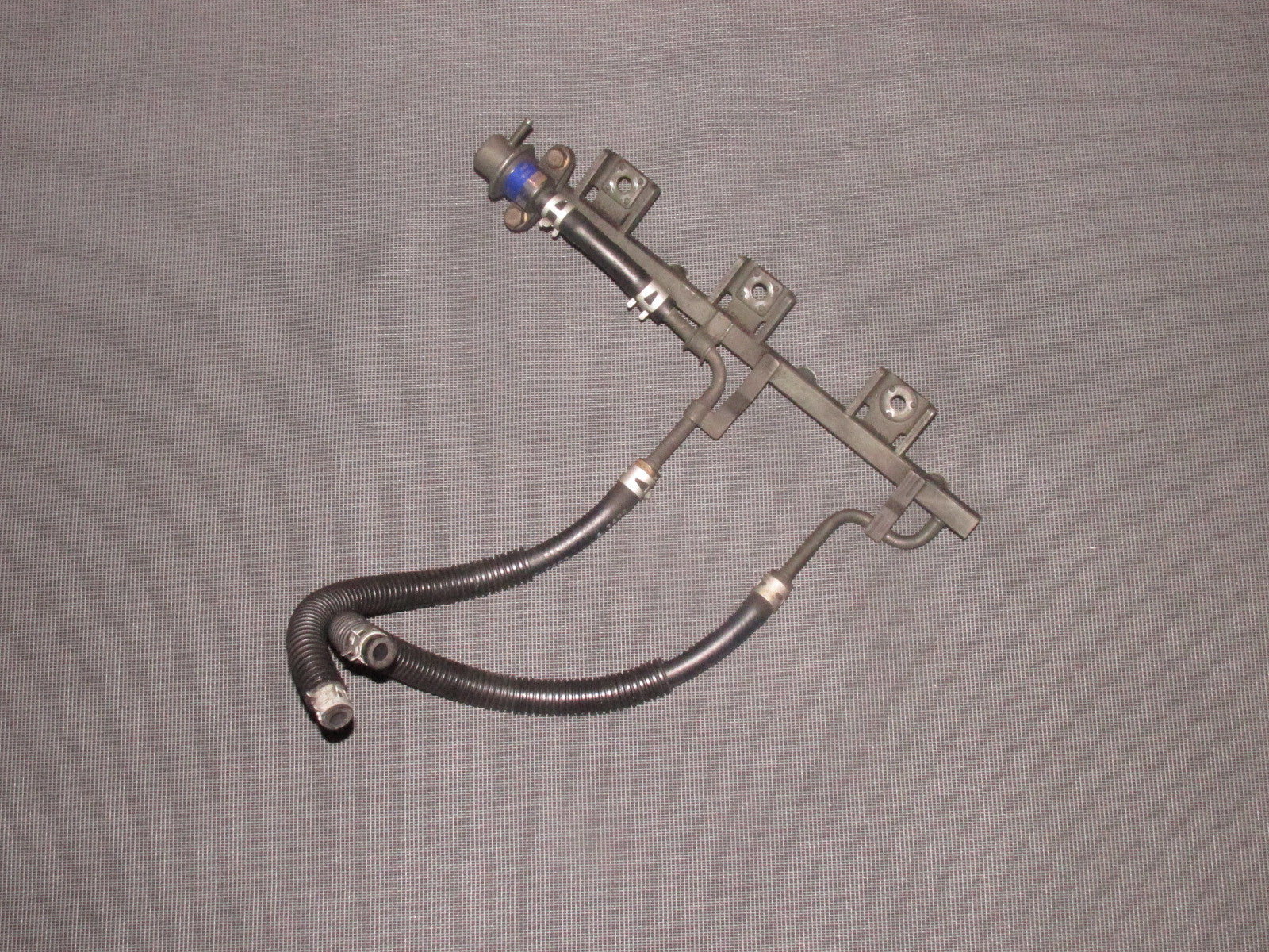94 95 96 97 Mazda Miata OEM Fuel Rail & Regulator