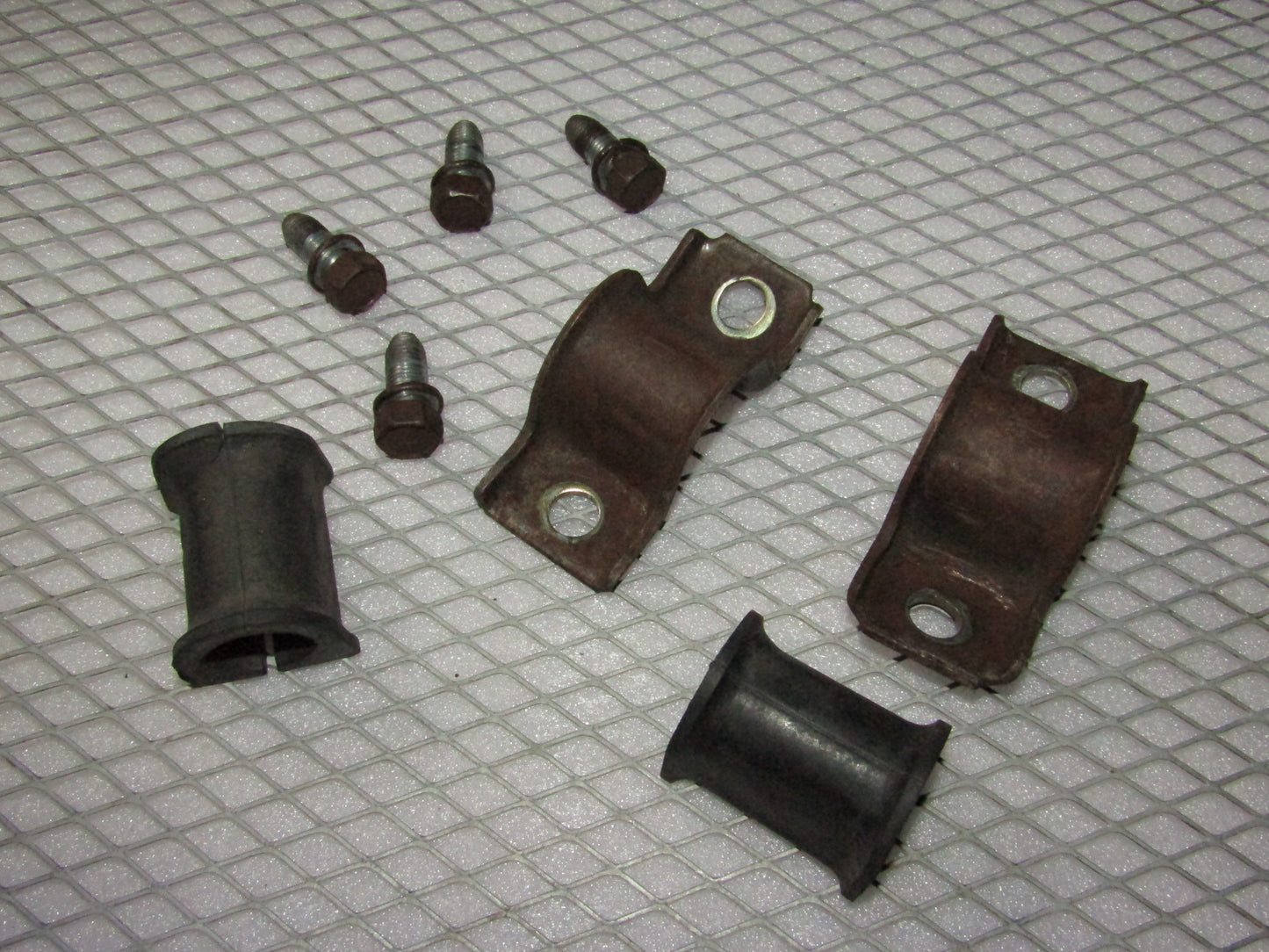 94 95 96 Mitsubishi 3000GT OEM Front Stabilizer Bar Mounting Bracket & Bushing