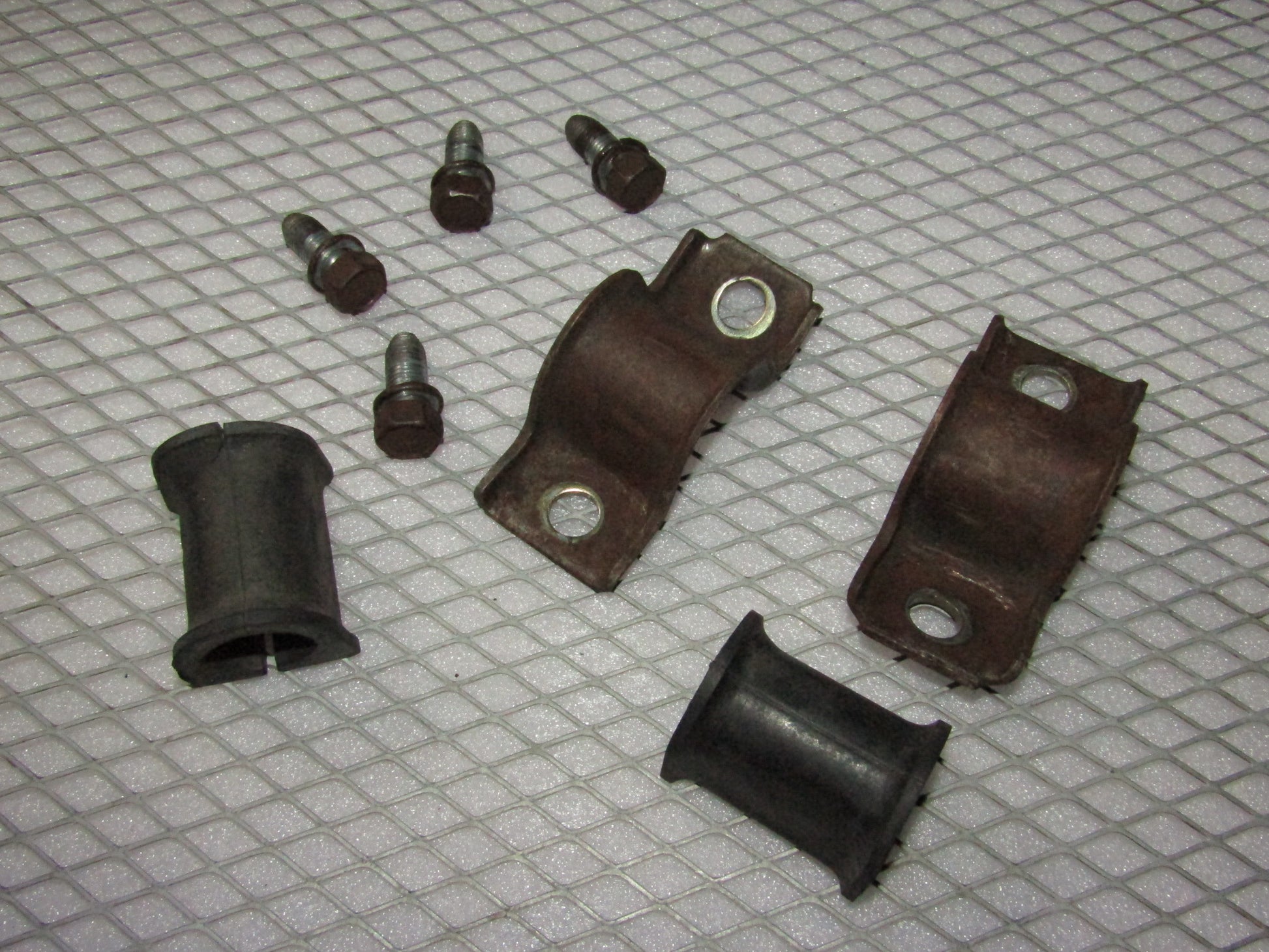 94 95 96 Mitsubishi 3000GT OEM Front Stabilizer Bar Mounting Bracket & Bushing