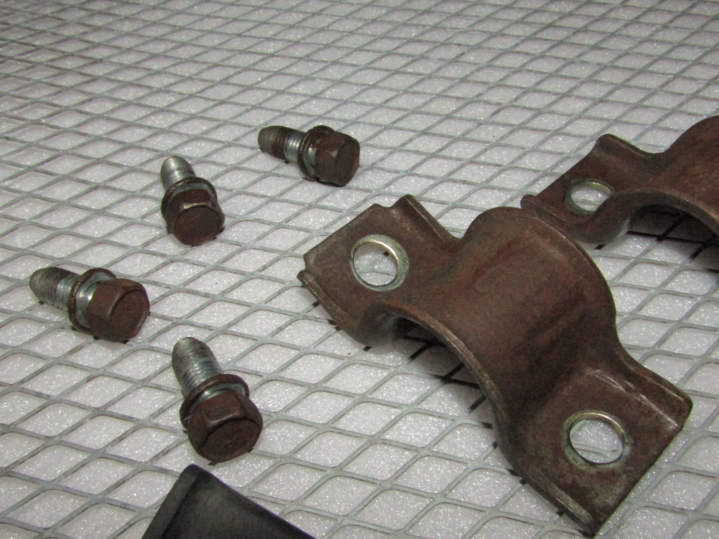 94 95 96 Mitsubishi 3000GT OEM Front Stabilizer Bar Mounting Bracket & Bushing
