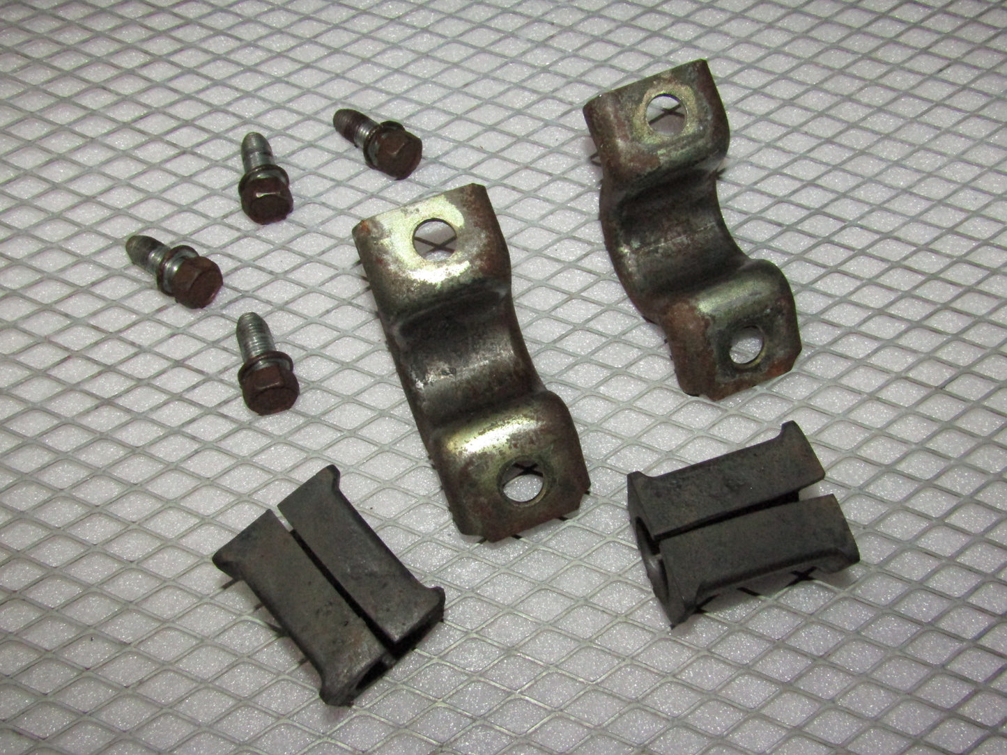 94 95 96 Mitsubishi 3000GT OEM Front Stabilizer Bar Mounting Bracket & Bushing