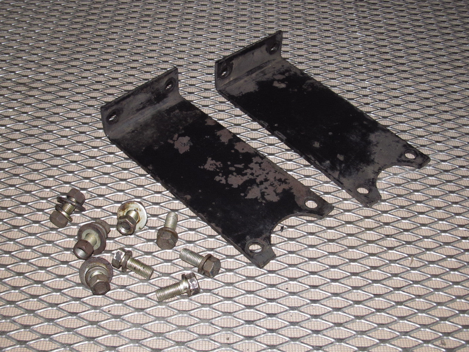 72 73 Datsun 240z OEM Rear Control Arm Mounting L Bracket – Autopartone