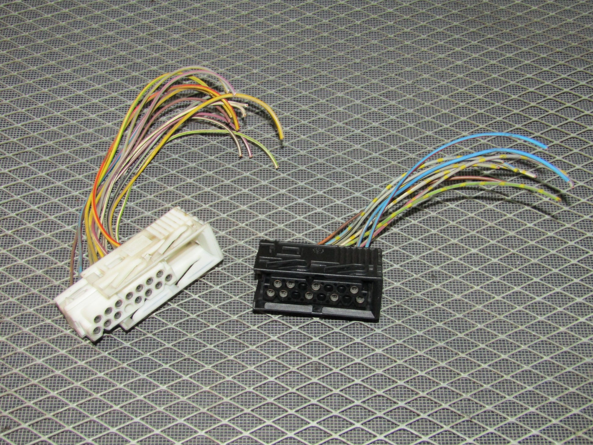 92 93 94 95 BMW 325 OEM Control Module Pigtail Harness - 61.35-1 387 620