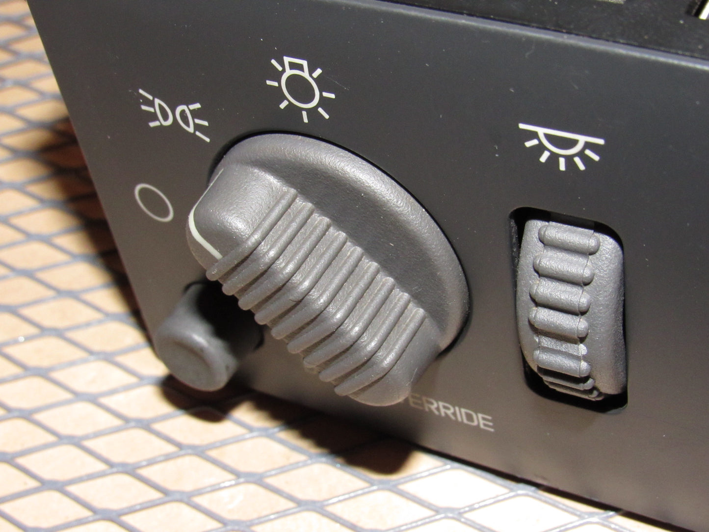 99 00 01 02 GMC Sierra OEM Headlight & Dash Light illumination Dimmer Switch
