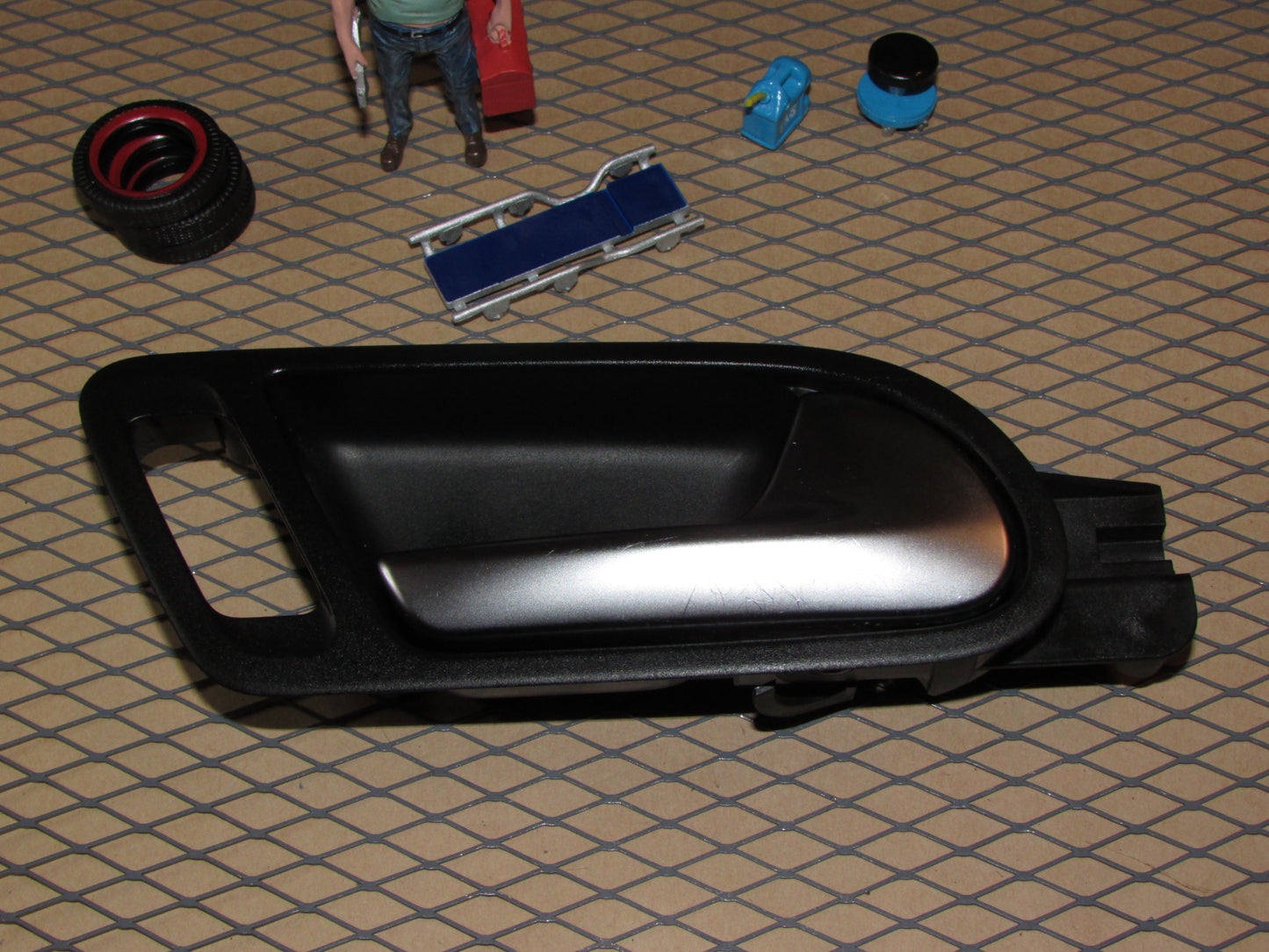 09-16 Volkswagen Tiguan OEM Front Interior Door Handle - Right