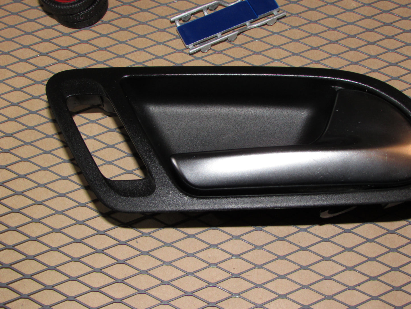09-16 Volkswagen Tiguan OEM Front Interior Door Handle - Right