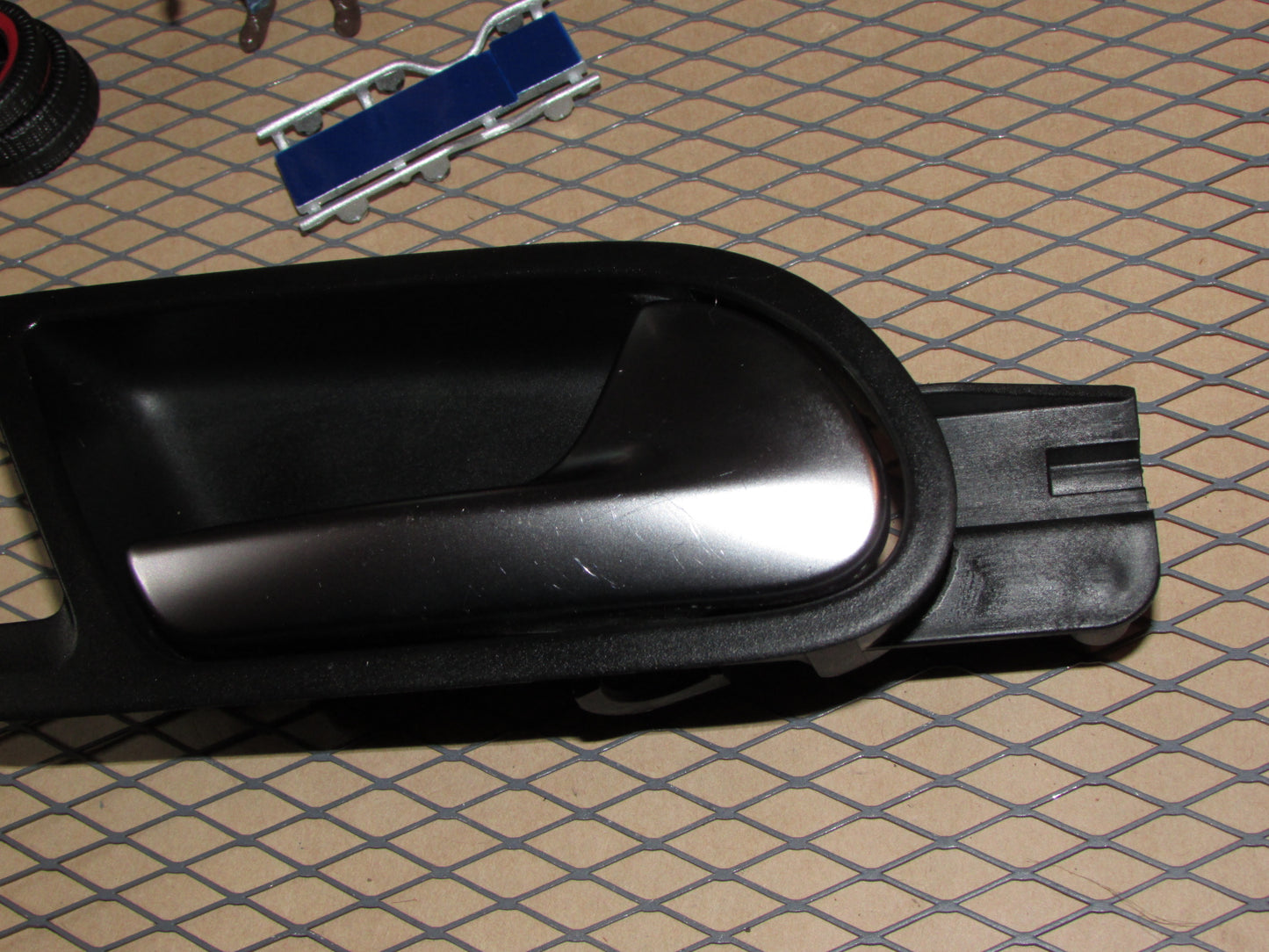 09-16 Volkswagen Tiguan OEM Front Interior Door Handle - Right