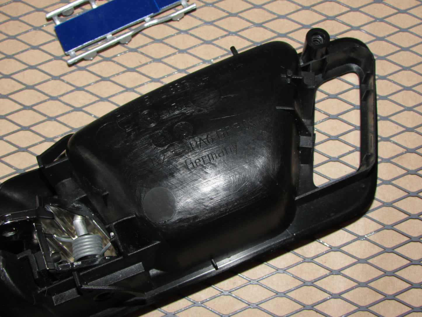 09-16 Volkswagen Tiguan OEM Front Interior Door Handle - Right