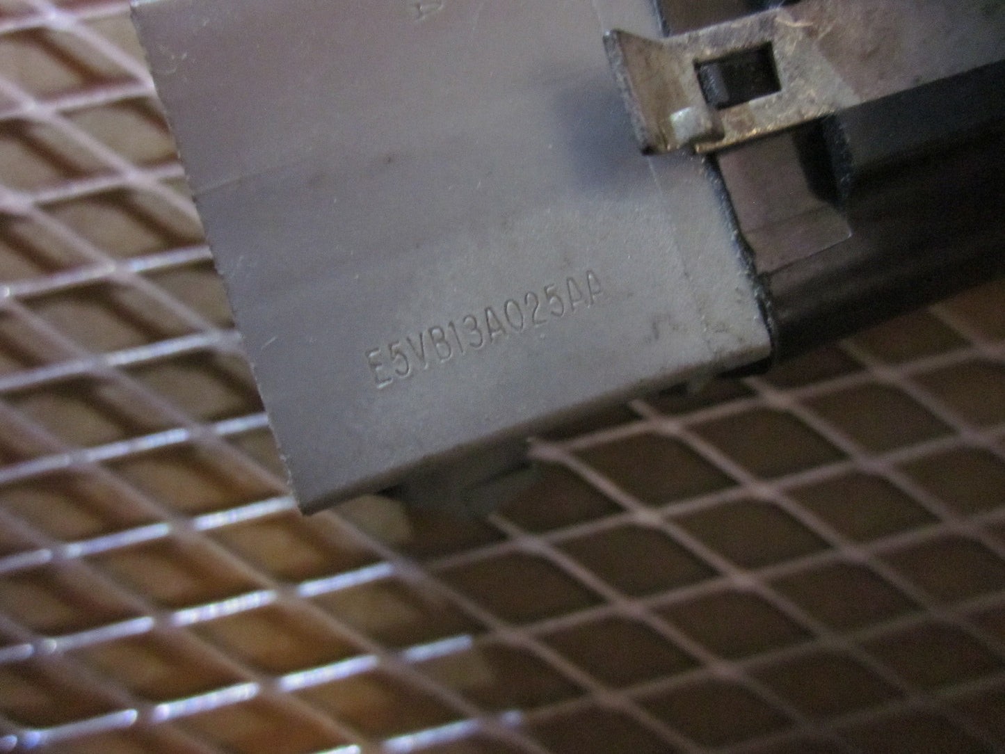 Ford Relay E5VB13A025AA