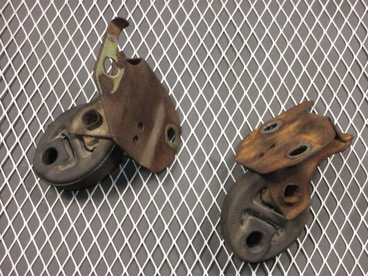 92 93 Lexus ES300 OEM Muffler Mount & Hanger