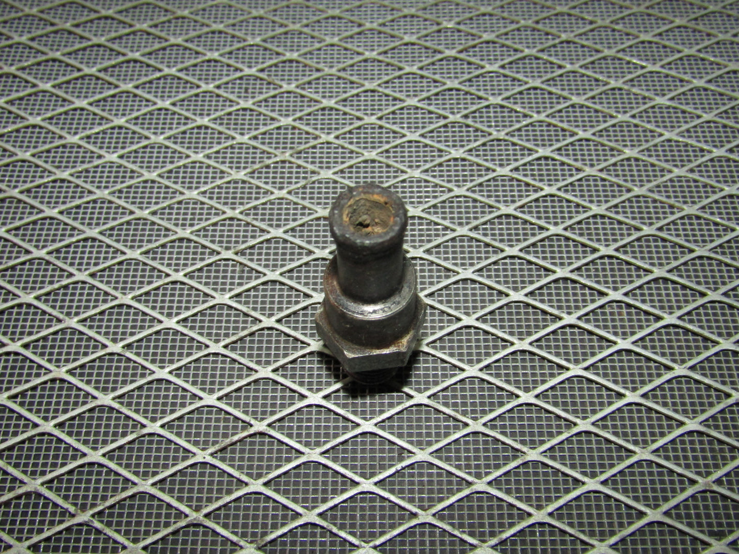 92 93 94 95 BMW 325 OEM Engine Cylinder Head Fitting Valve