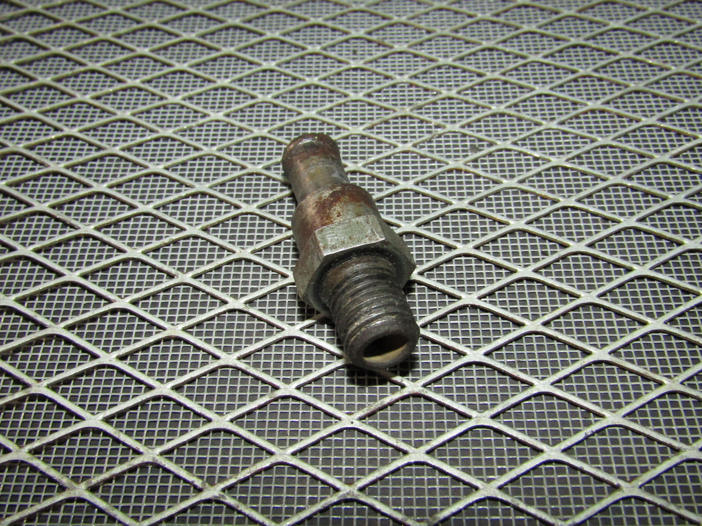 92 93 94 95 BMW 325 OEM Engine Cylinder Head Fitting Valve