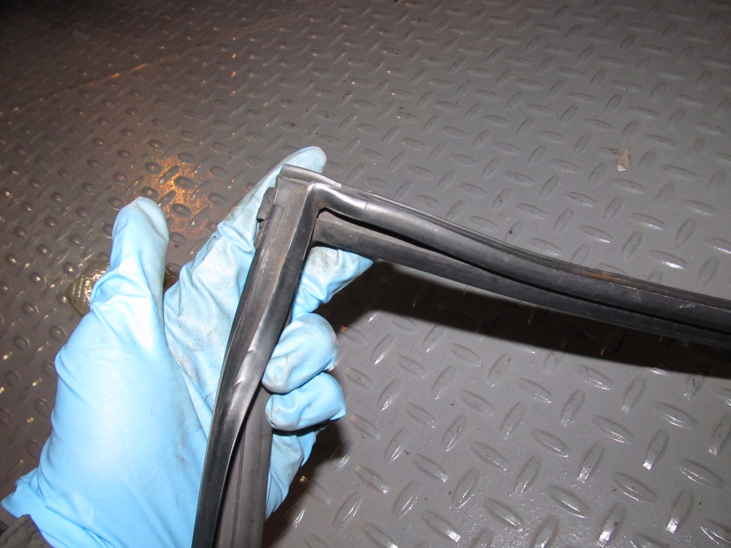 88 89 90 91 Honda Civic Rear Door Window Guide Weather Stripping Rubber Seal - Right