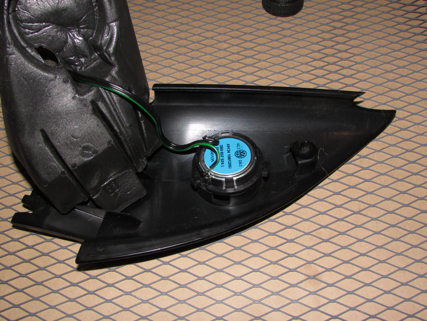 99-05 Volkswagen Passat OEM Front Interior Tweeter Speaker & Cover Trim - Right