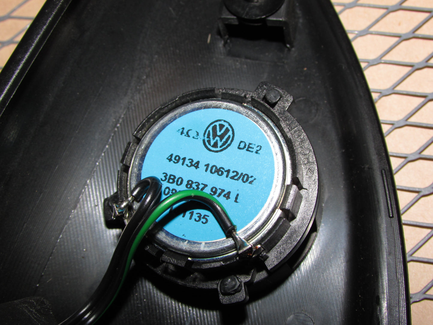 99-05 Volkswagen Passat OEM Front Interior Tweeter Speaker & Cover Trim - Right