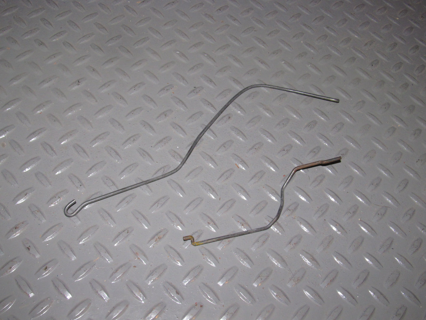 88 89 90 91 Honda Civic Sedan Front Door Latch Handle Linkage Rod - Right